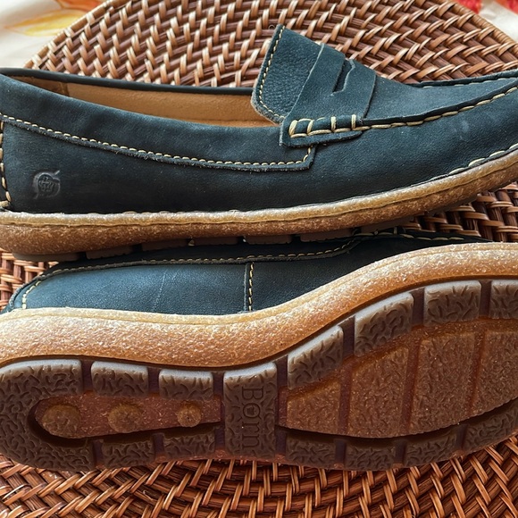 Born Navy Loafers 7.5 - Picture 3 of 6